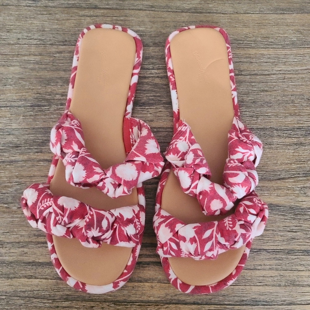 Womans sandals 11